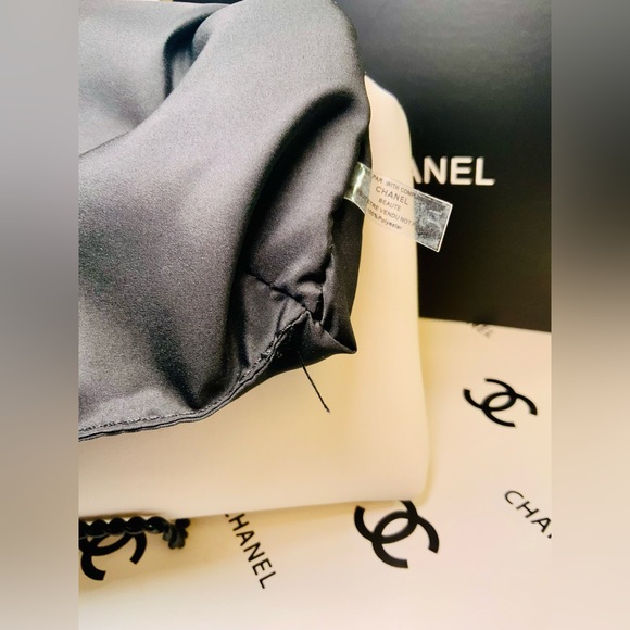Chanel Neoprene White Cosmetic Beauty Bag Pouch NIB - Picture 3 of 7